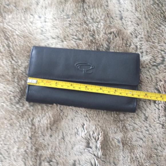 Oscar De La Renta wallet - Picture 16 of 17